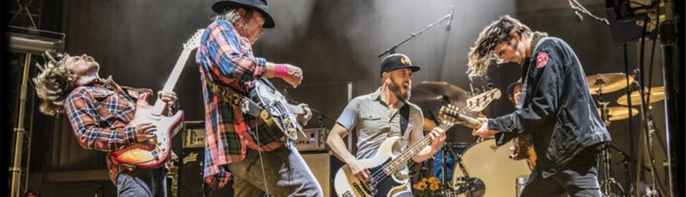 ניל יאנג Promise of the Real